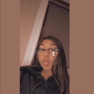 Meet your Posher, Mikayla